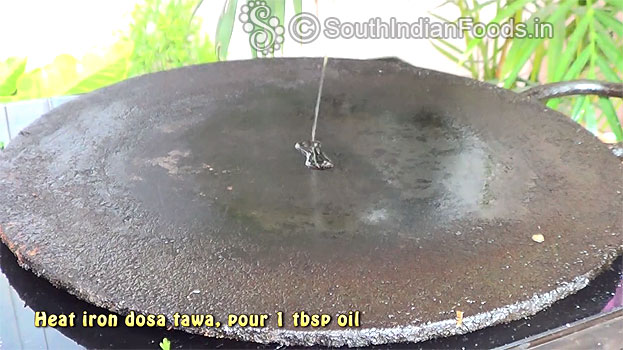 Heat iron dosa tawa, add 1 tbsp oil