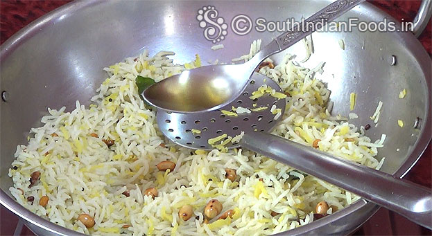 Add sesame oil, mix well, cut off heat