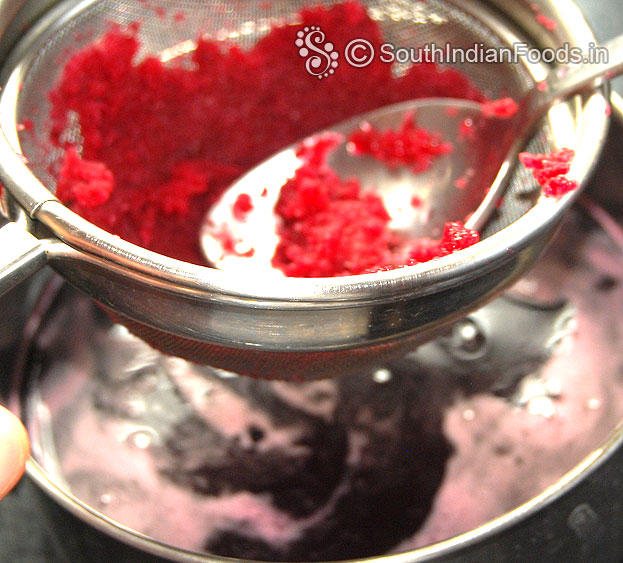 Squeeze extract beetroot juice