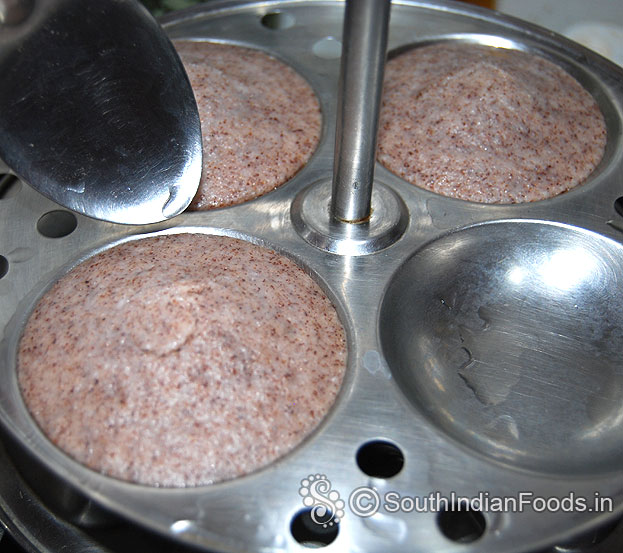 Remove idli from idli plates