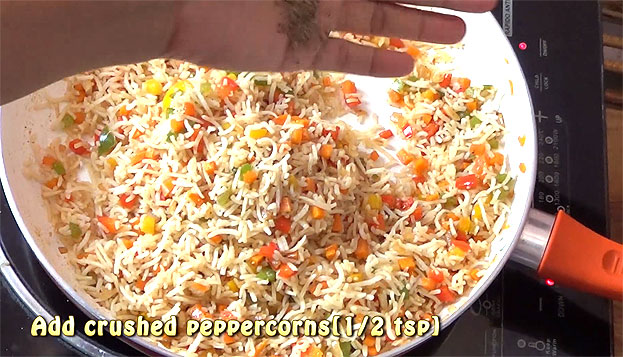 Add pepper powder, mix well, cut off heat