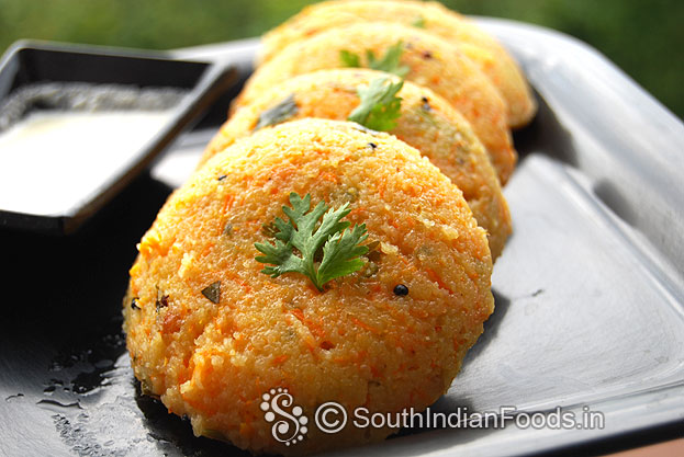 Carrot semolina idli