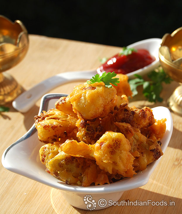 Crispy cauliflower pakoda ready
