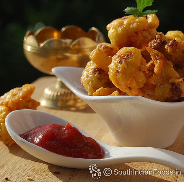 Serve hot with sauce or green chutney