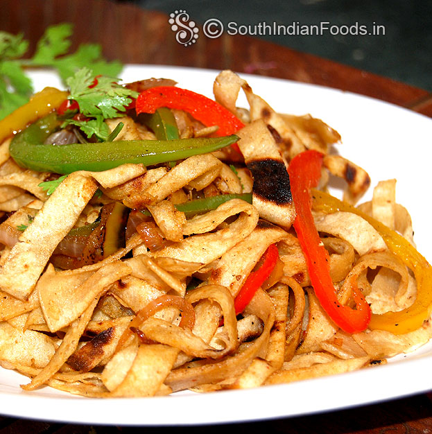Roti noodles with capsicum