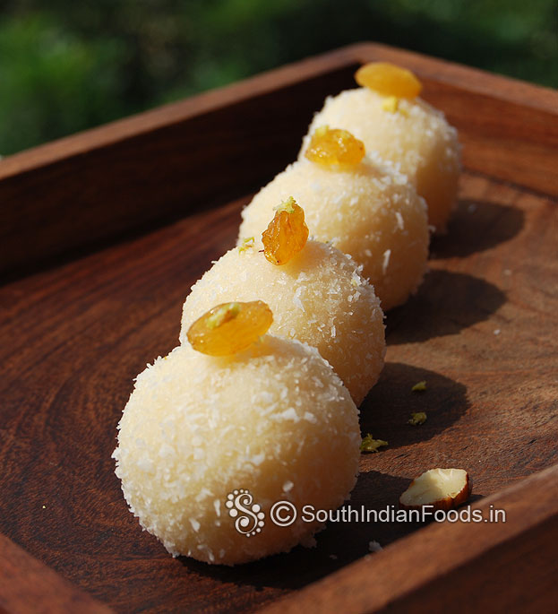 Nariyal ke ladoo