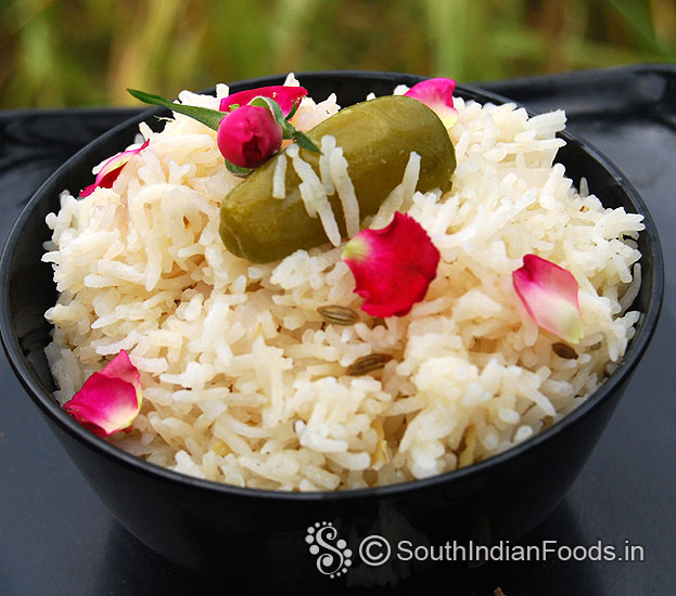 Serve hot with raita or kurma