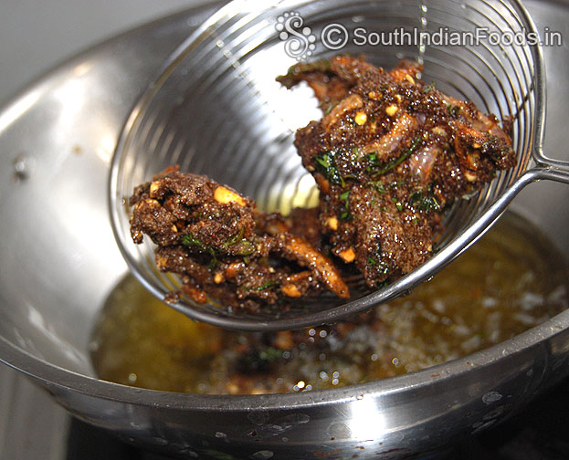 Crispy ragi pakoda is ready, remove from oil, drain on absorbent paper