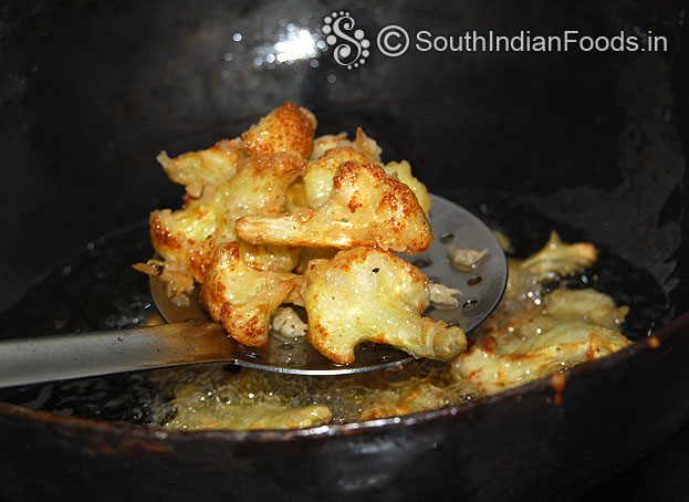 Perfectly fried cauliflower, remove from oil