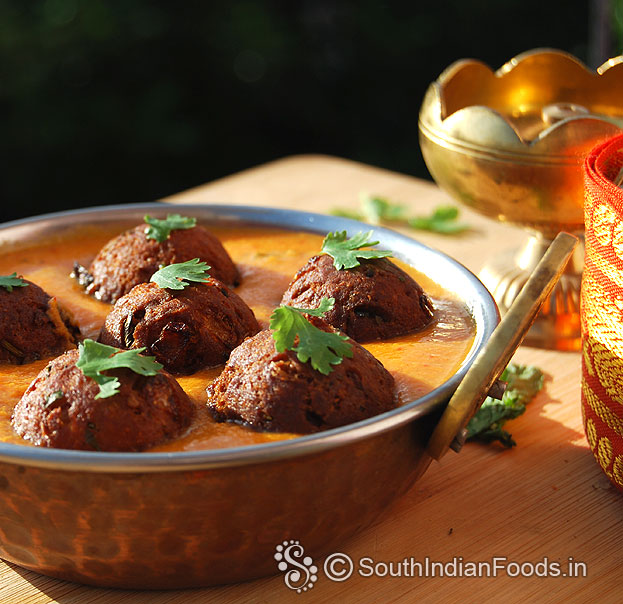 Instant koftas in tomato gravy