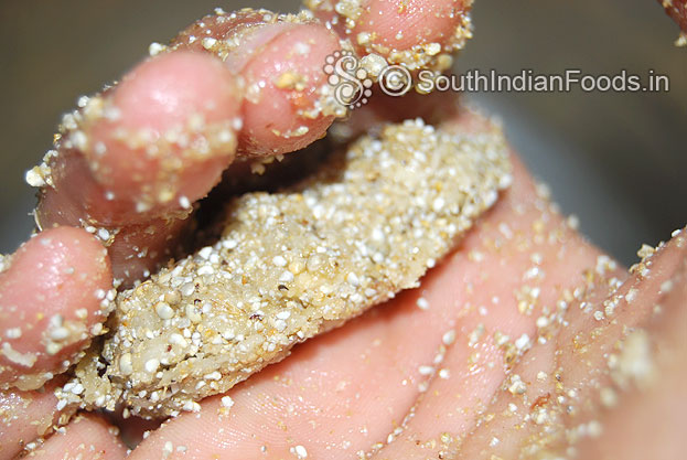 Gently release the fingers. Now you can see the pidi kolukattai shape