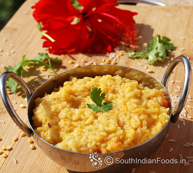 Pressure cooker khichdi