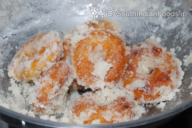 Kuih keria is ready-Cut off heat