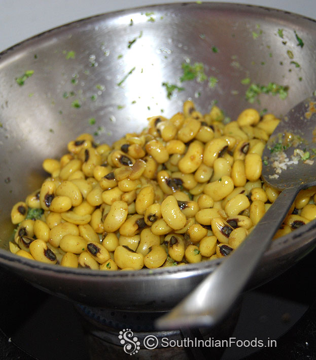 Add boiled cowpea, saute for 2 min
