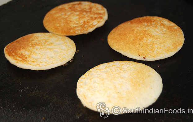 Mini uthappam ready, take it out