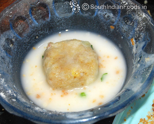 Dip in rice flour or corn flour mixture