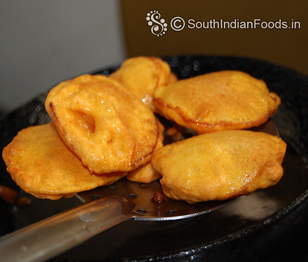 Potato bajji is ready, remove from oil