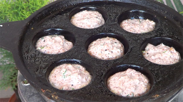 Pour batter, cover lid, cook till crisp & golden brown