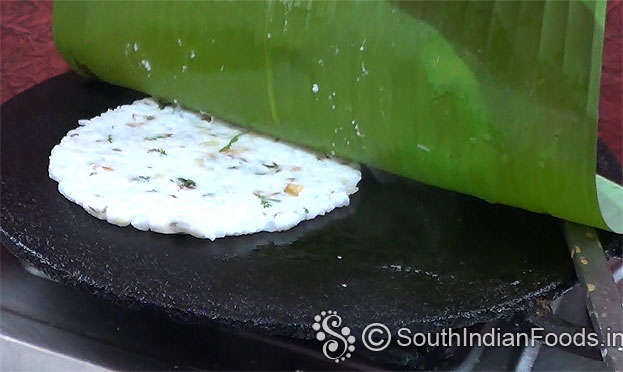 Heat iron dosa tawa, pour 1 tbsp oil, place raw sago roti