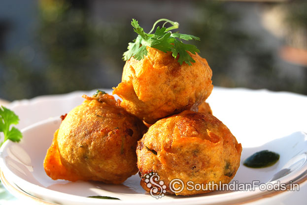 Schezwan batata vada is ready, serve hot with green chutney