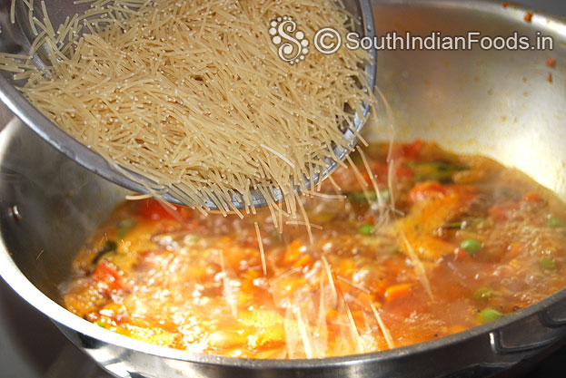 Easy semiya kichadi is ready, cut off heat, serve hot with chutney
