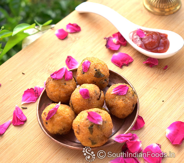 Fried rava balls