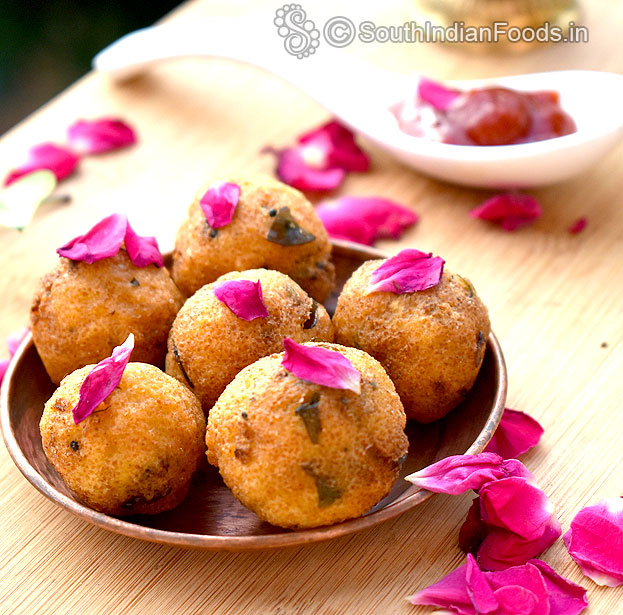 Fried semolina balls