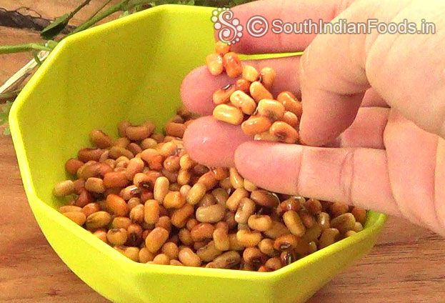 Soaked thattai payaru / cowpea