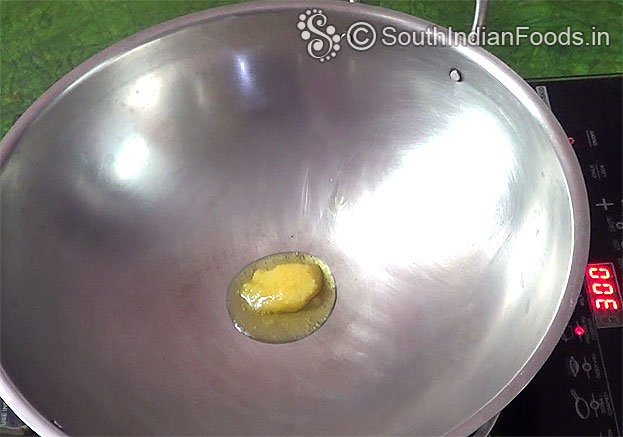 Heat 2 tbsp ghee in a pan