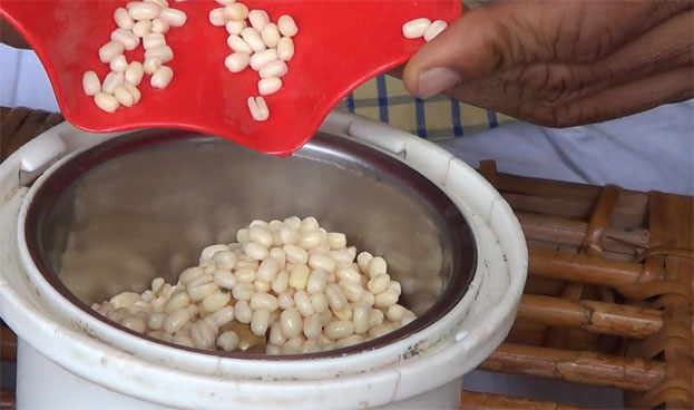 Coarsely grind urad dal without water