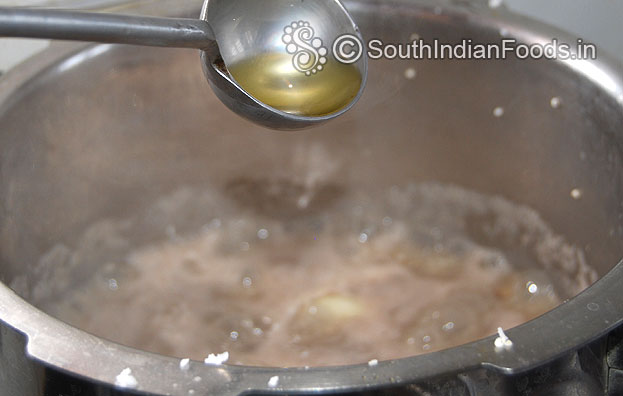 Add sesame oil in to urad dal rice