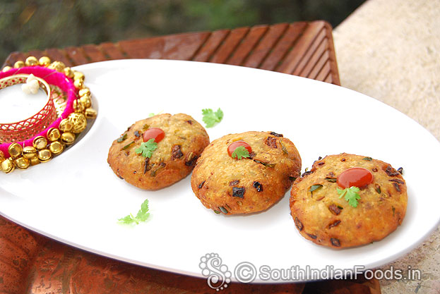 Kacha kela vada