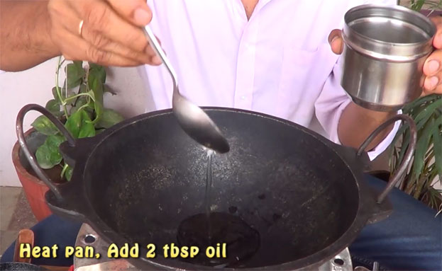 Heat 2 tbsp oil