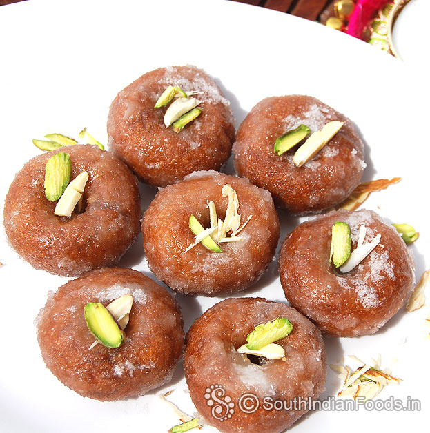 Garnish with pictachios and almonds