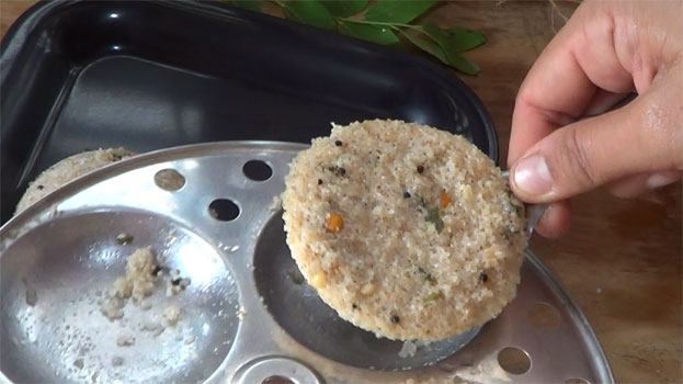 Demold idli