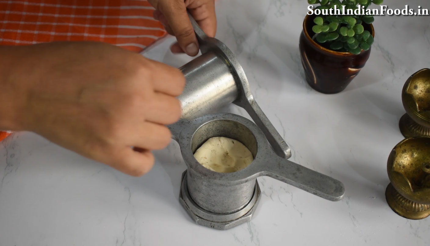 Idli Arisi Thenkuzhal murukku33
