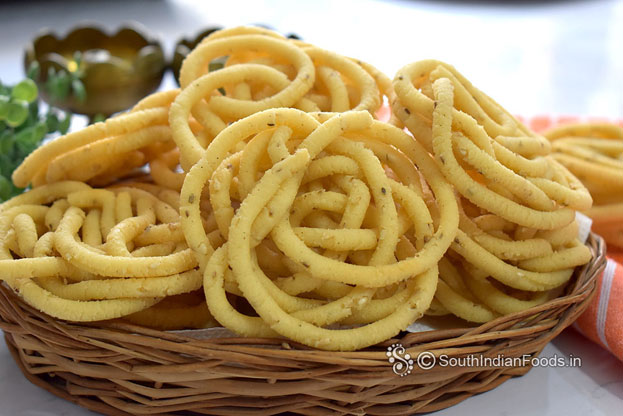 Idli Arisi Thenkuzhal murukku 