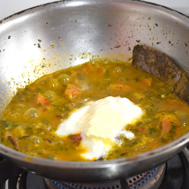Add curd, mix well, cook on medium flame for 2 min
