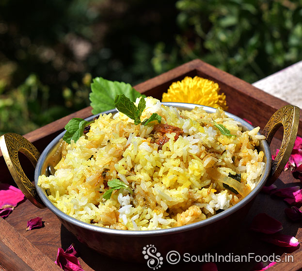 Serve hot with any raita or veg salna