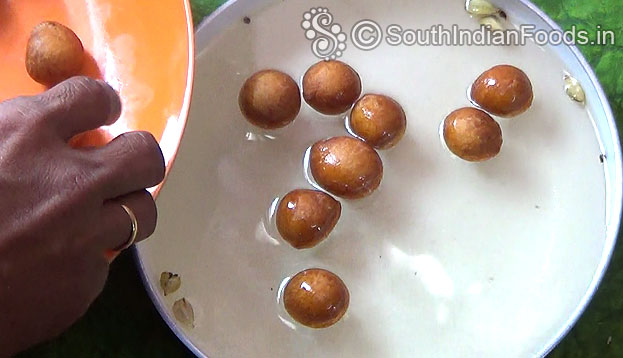 Add fried balls into sugar syrup