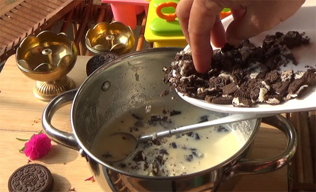 Add crushed oreo biscuit