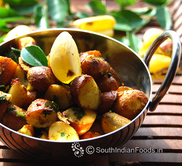 Jackfruit seeds roast ready, serve hot with rice