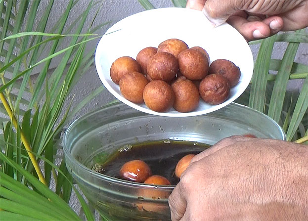 Put fried balls