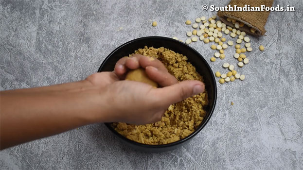 Pottukadalai laddu ingredients- Roasted gram, sugar, cashew nuts, raisins & cardamom