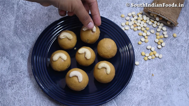 Pottukadalai laddu ingredients- Roasted gram, sugar, cashew nuts, raisins & cardamom