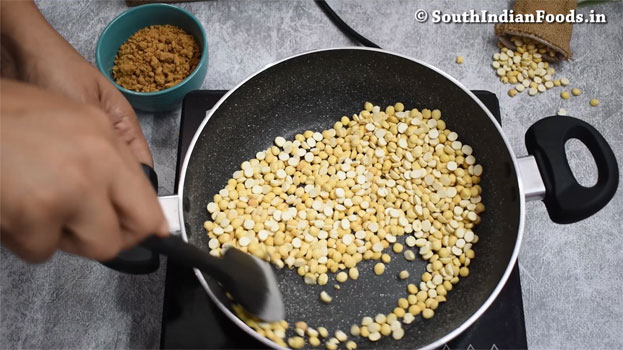 Pottukadalai laddu ingredients- Roasted gram, sugar, cashew nuts, raisins & cardamom
