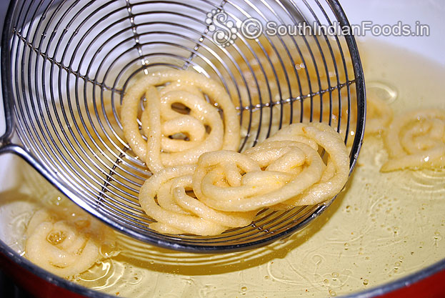 Mini jangiris are ready drain on absorbent paper