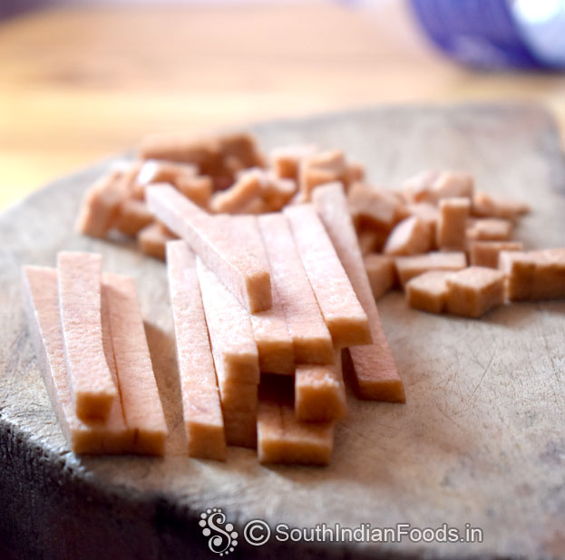 Wash elephant foot yam, peel off the skin, cut into cubes