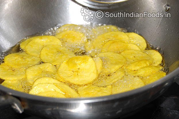 Perfectly fried banana chips now take it out