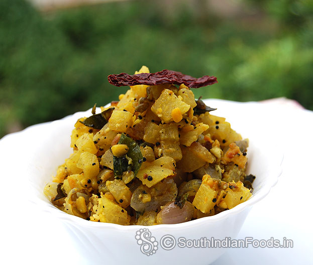 Kohlrabi green moong dal kootu